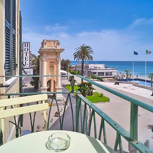 Medusa - Piazza 2 Finale Ligure